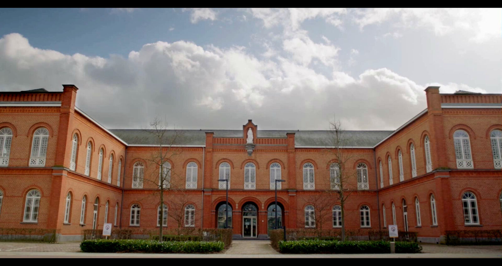 Kenmerkend gebouw van de Geelse Gezinsverpleging. Vroeger was dit het hoofdgebouw.